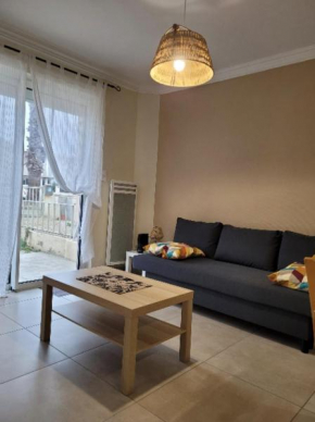 Apartment with garden - sea view